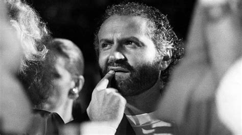 chi a ucciso versace|L'omicidio di Gianni Versace 25 anni fa, chi era davvero Andrew .